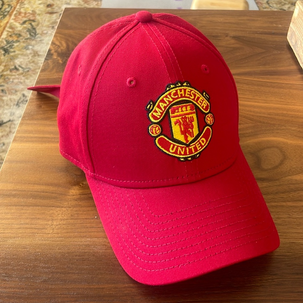 NWT Manchester United FC Baseball Cap – Unisex – Red